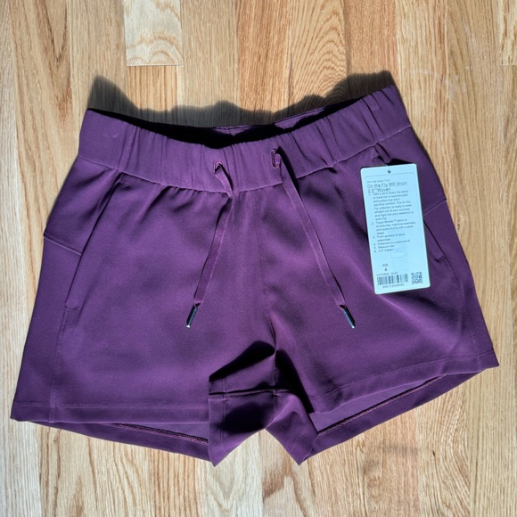 NWT lululemon on the fly woven shorts dark adobe size 4 - Picture 2 of 5